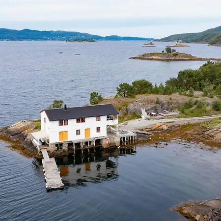 Casa de Férias Skjevlingsnes Sjohus *