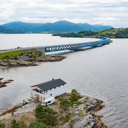 Casa vacanze Skjevlingsnes Sjohus *